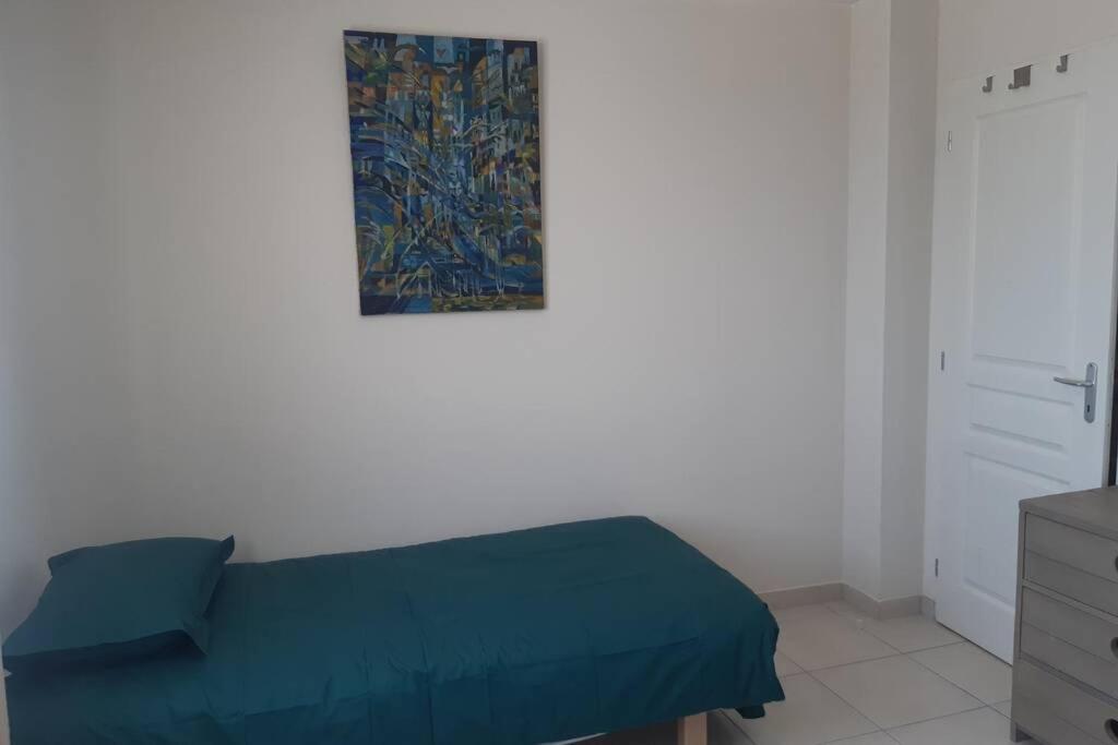Maison Avec Vue Sur La Et Avec Piscine A Apartment