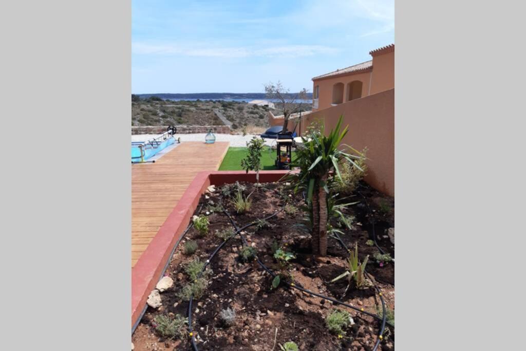 Maison Avec Vue Sur La Et Avec Piscine A *