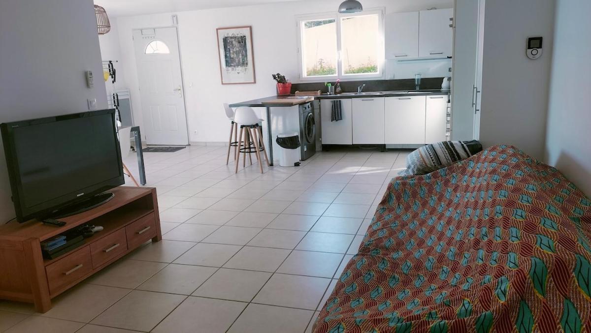 Maison Avec Vue Sur La Et Avec Piscine A Apartment