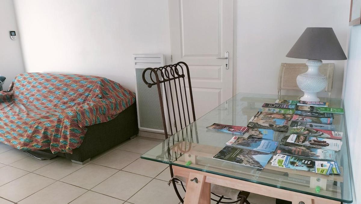 Maison Avec Vue Sur La Et Avec Piscine A Apartment *